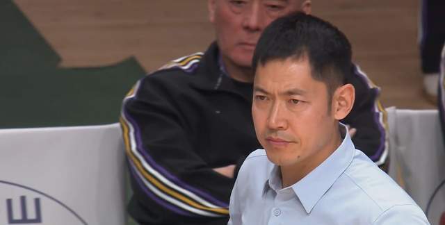 开云在线-狂输23分后，多位媒体人发声，怒斥缺乏精神领袖，矛头对准张庆鹏