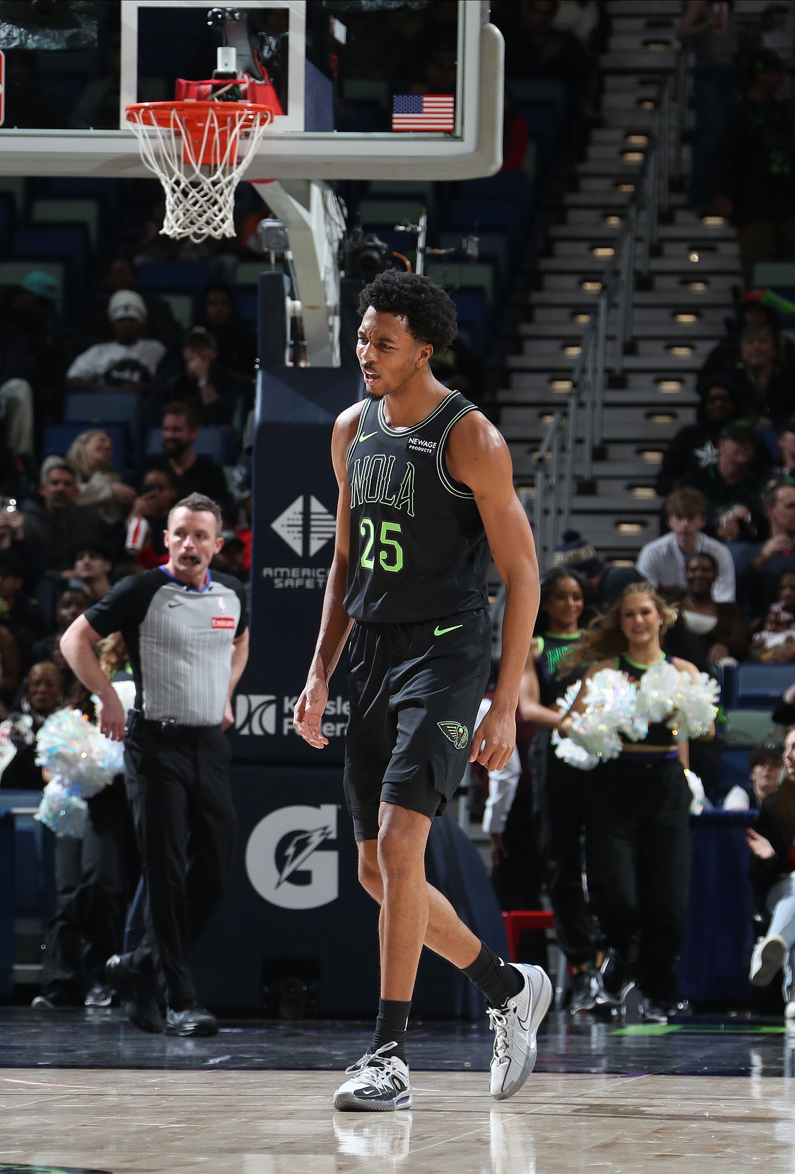 太稳了！墨菲12中8&amp;5记三分拿下28分7板3助3断 首节独得14分